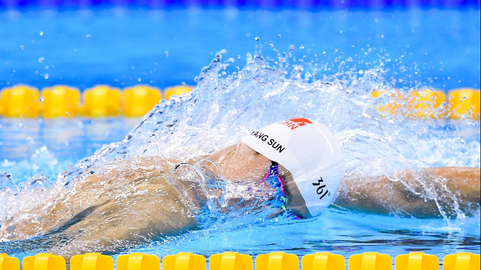 “高架桥下帐篷节+夜跑活动” 别样城市景观营地成亮点