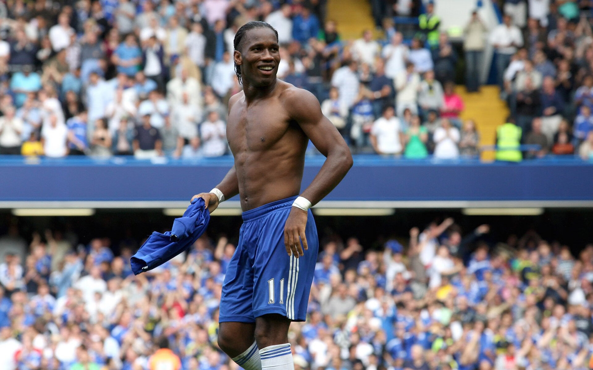 高校橄榄球七人制联赛 速度与对抗点燃校园看台